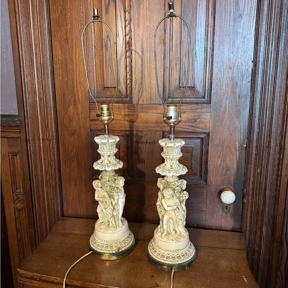 Pair of Italian Sculpted Ceramic Lamps - Picture 3 of 3